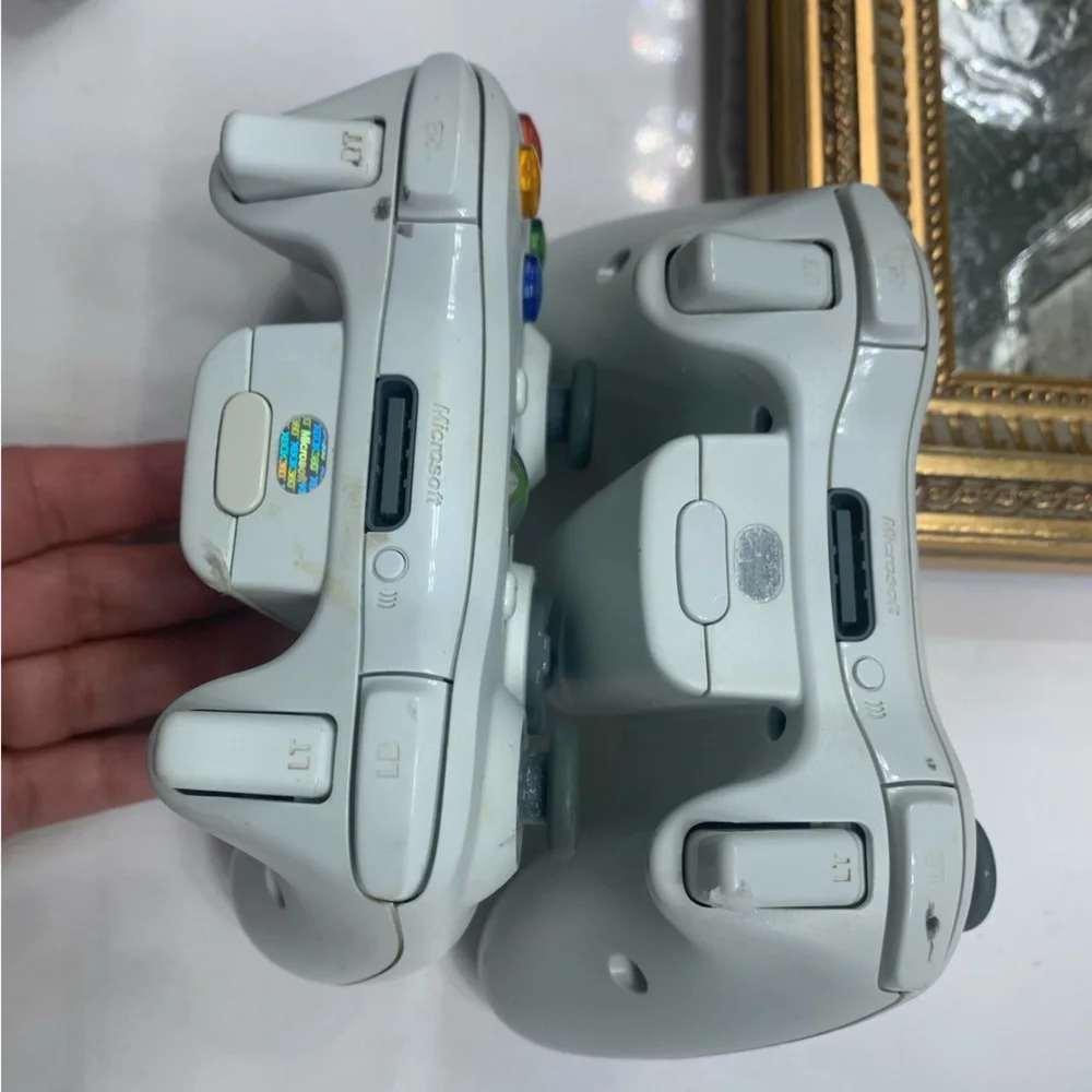 Official Microsoft Xbox 360 White 2 PreOwned Controllers! Authentic! thrifted.